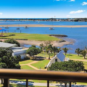 One Bedroom Broadwater View Apartment